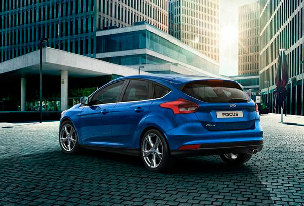 Ford Focus 2015 года вид сзади Ford Focus 2015 года вид сзади