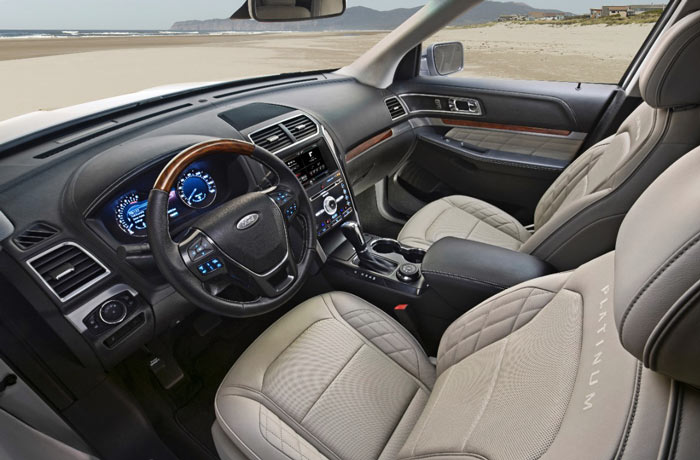 Салон Ford Explorer 2016 года Салон Ford Explorer 2016 года