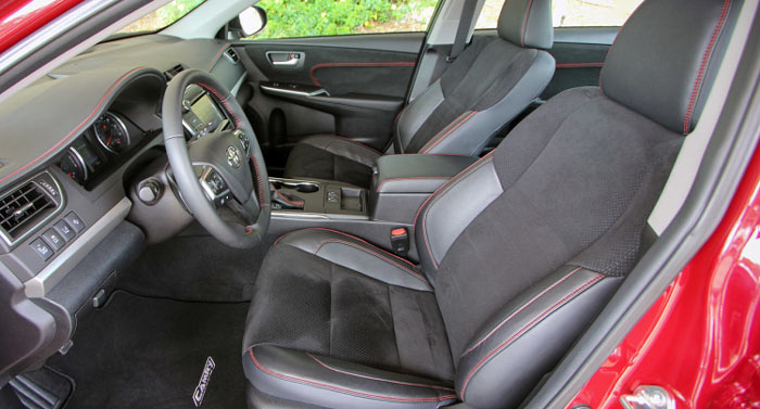Салон Toyota Camry 2016 года Салон Toyota Camry 2016 года