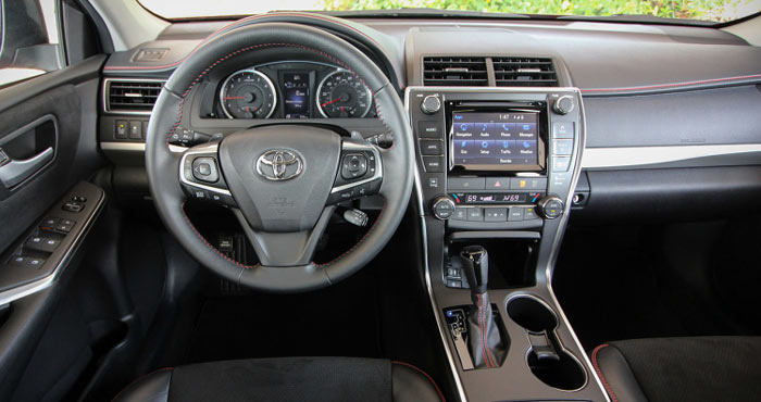 Салон Toyota Camry 2016 года Салон Toyota Camry 2016 года
