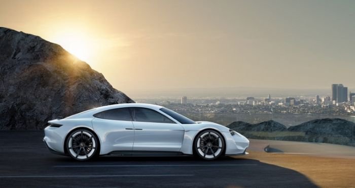 электросупермобиль Porsche Mission E электросупермобиль Porsche Mission E