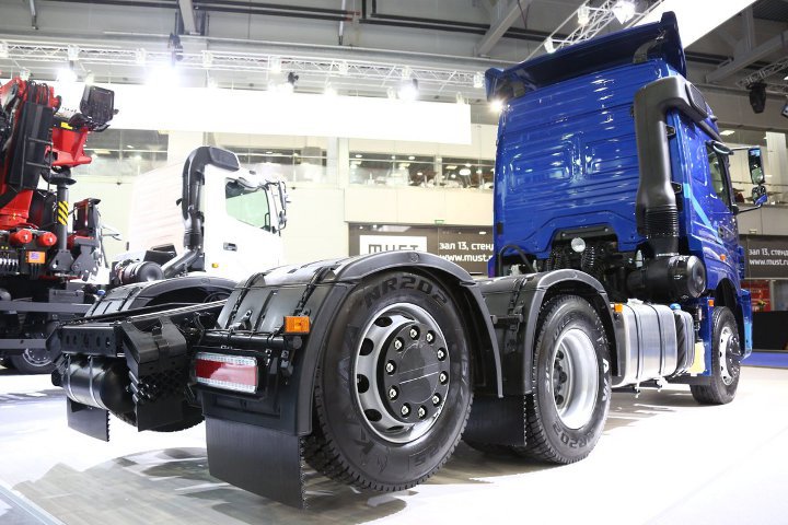 КАМАЗ-5490 NEO - вид сзади КАМАЗ-5490 NEO - вид сзади