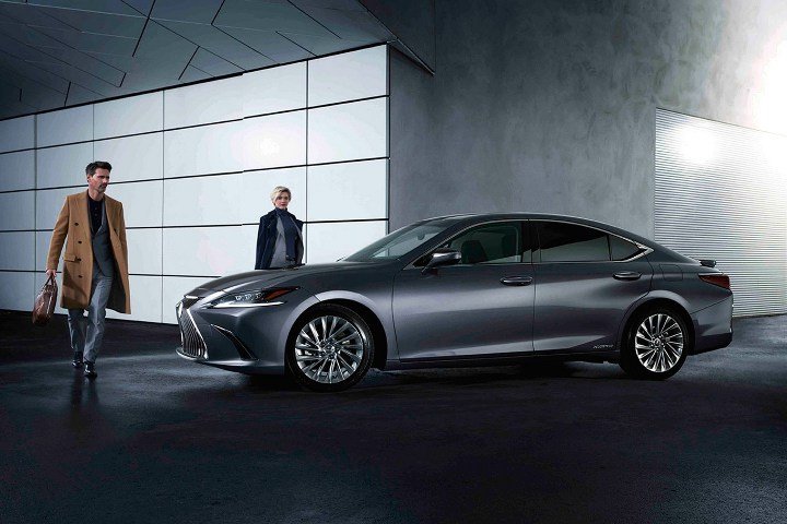 Lexus ES 2019 ���� � ������