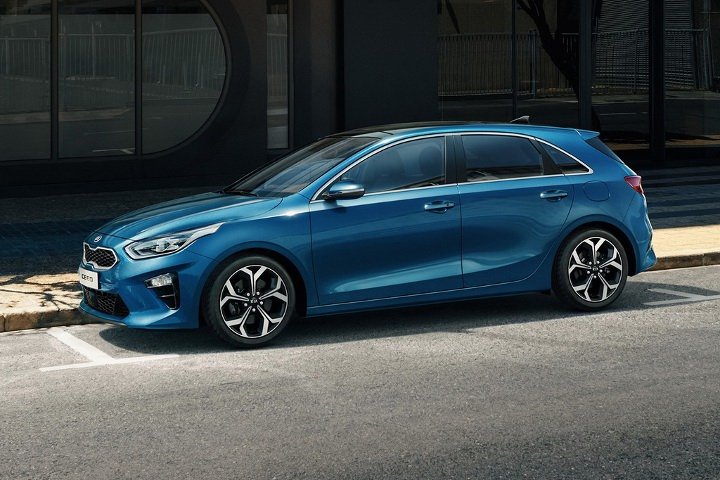 Kia Ceed 2019 года - вид сбоку