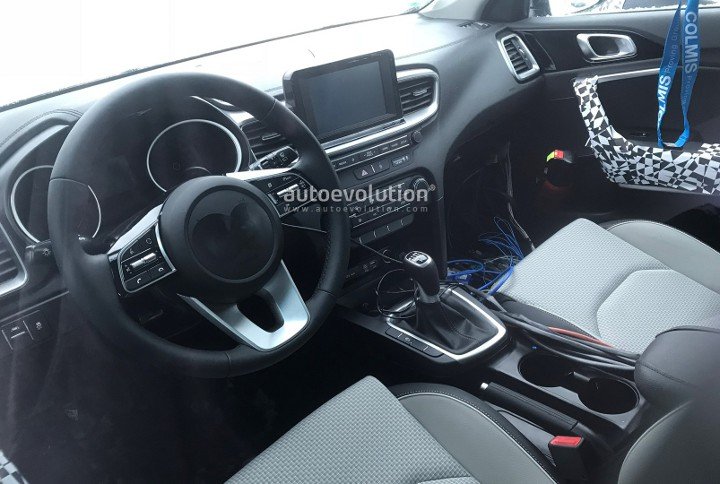 Kia Cee'd GT 2019 года - приборная панель