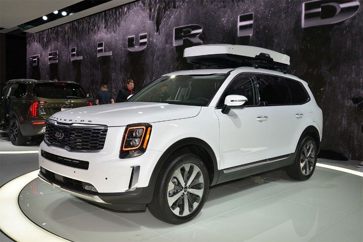 белая Kia Telluride 2019-2020 года
