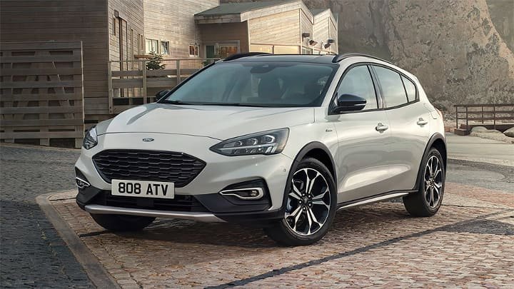 Ford Focus - вид спереди